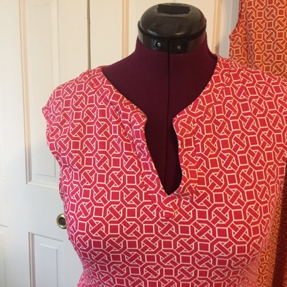 NEW YORK & COMPANY LADIES DRESS SIZE LARGE KNIT FEEL PINK & WHITE V-NECK FITTED - Picture 2 of 4